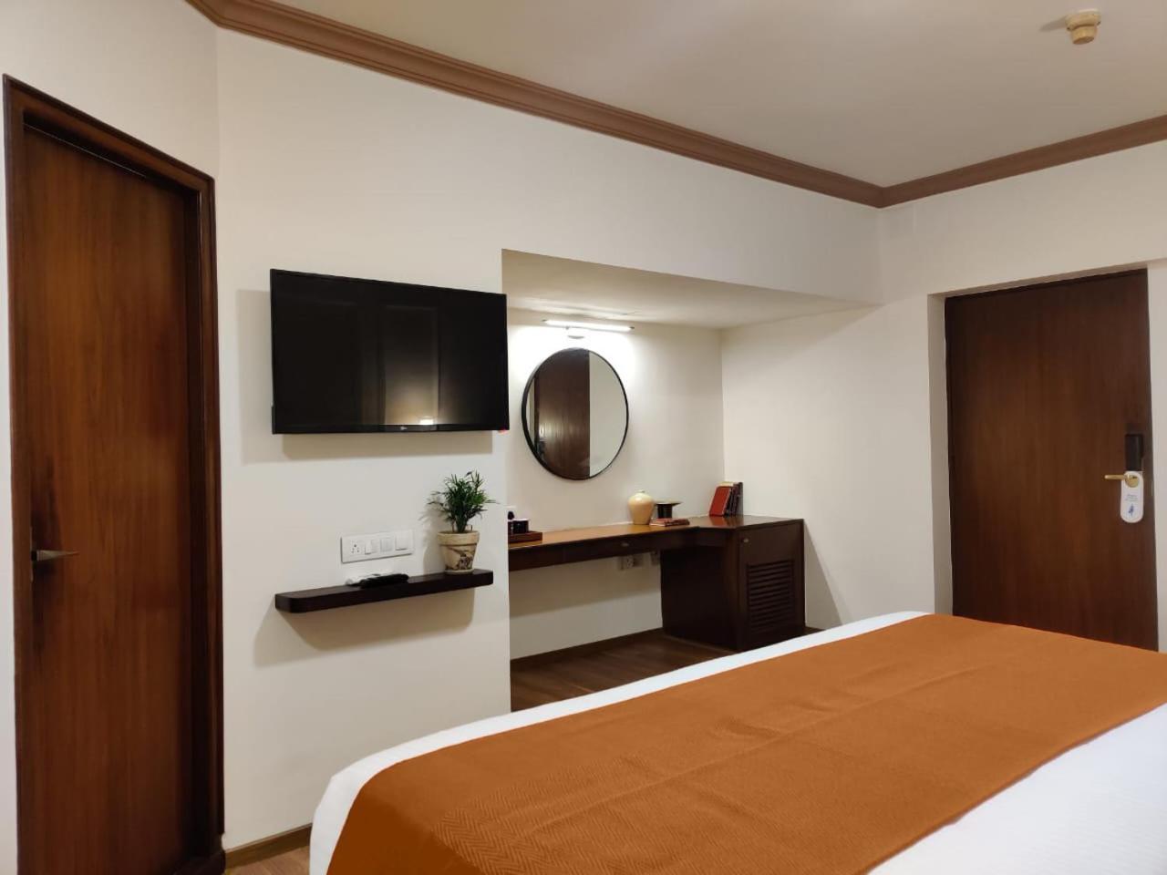 Nalapad'S Hotel Bangalore International Esterno foto