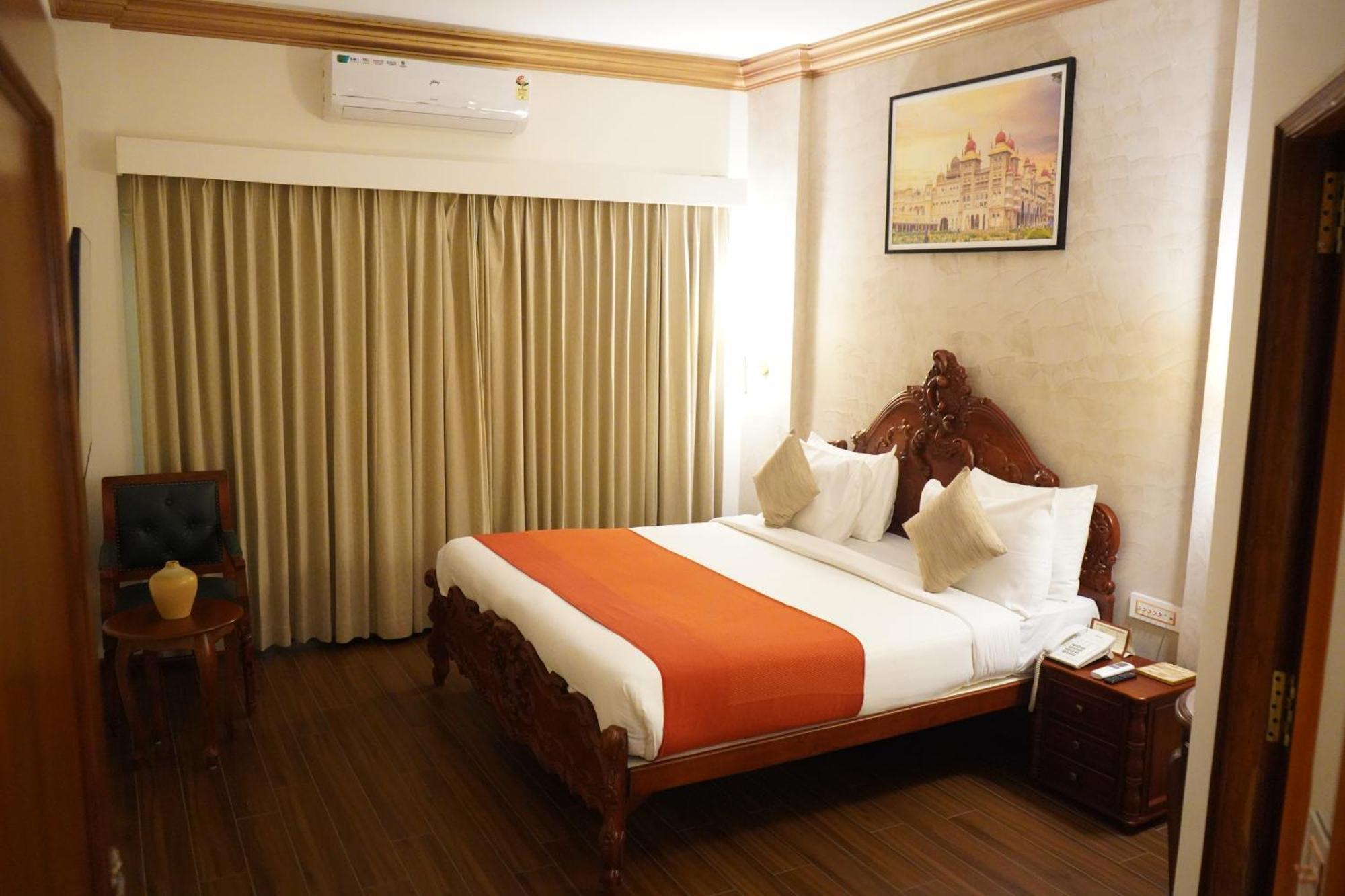 Nalapad'S Hotel Bangalore International Esterno foto